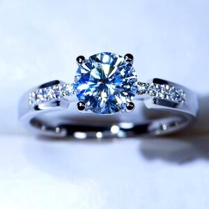 NWT Silver Round Stone Dainty Wedding Ring